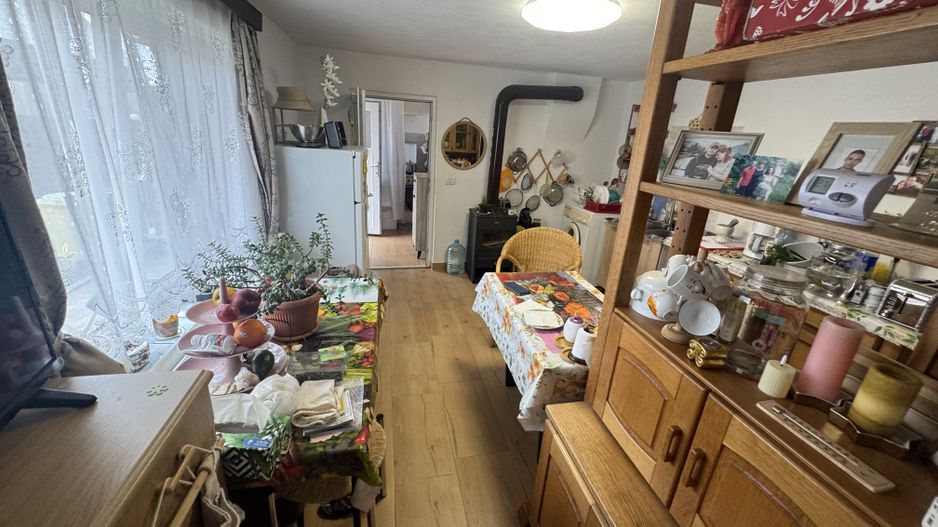 Casa individuala in Arpasu de Sus, teren mare, partial renovata - Poză 17
