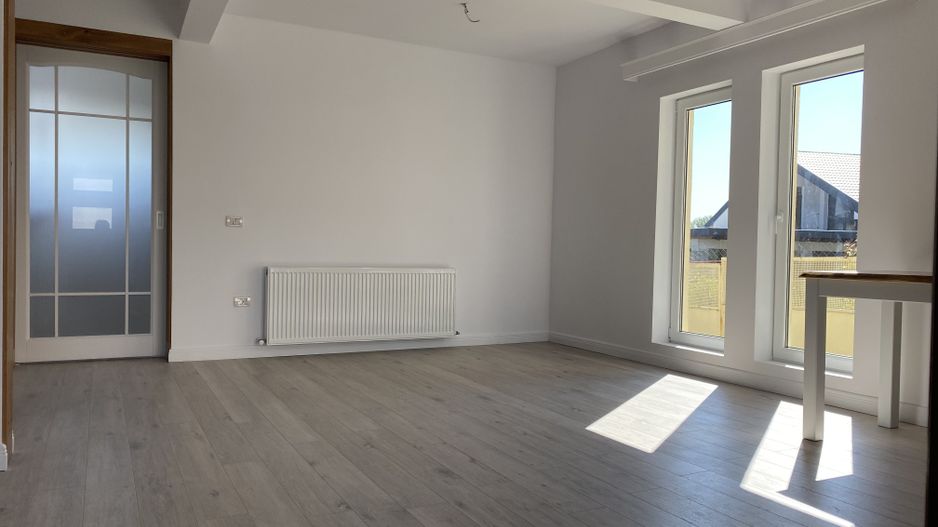 Liniste si confort! Vanzare casa la cheie, luminoasa in Priseaca! - Poză 4