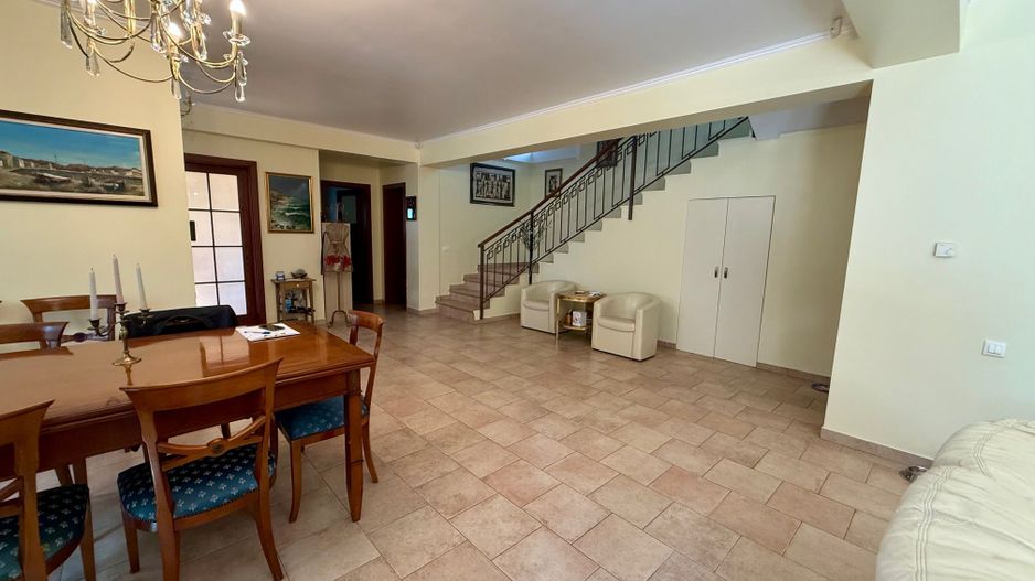 Vila 6 Camere de Vanzare I Mogosoaia - Poză 1