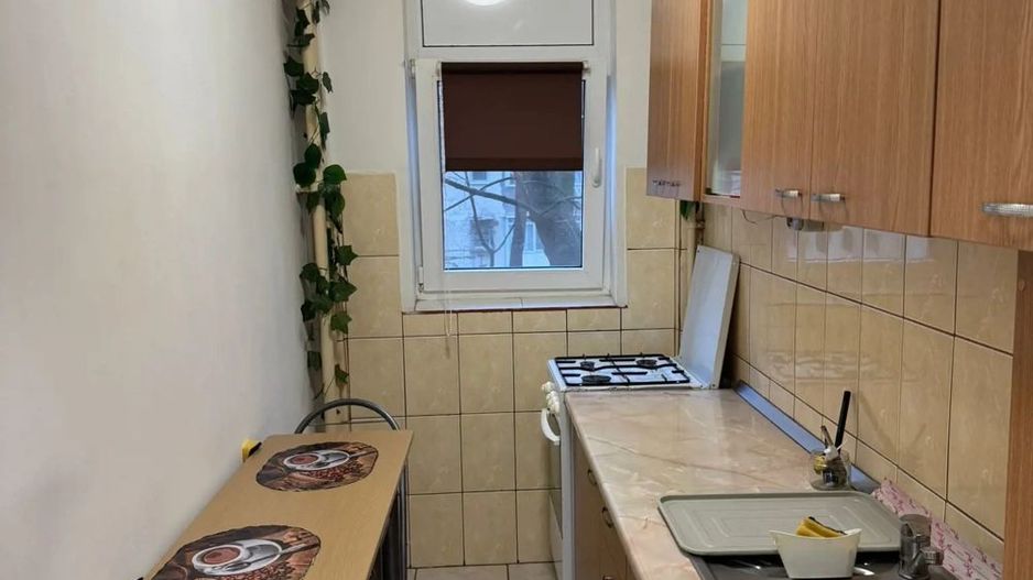 Apartament cu doua camere decomandat - Poză 3