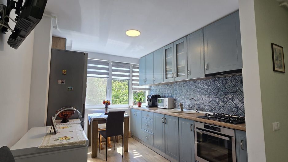 Vand apartament cu 2 camere in Cornisa, et. intermediar, lift nou - Poză 9