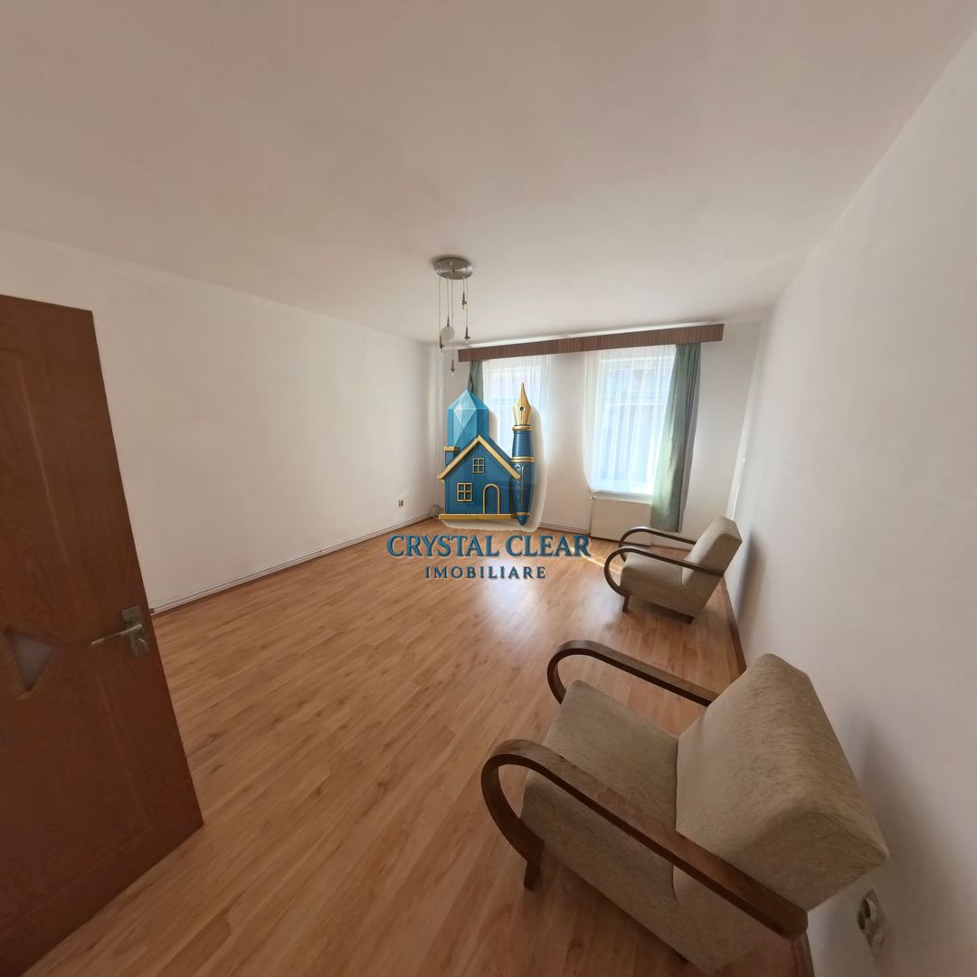 Două case în curte comună, 6 camere + 385 teren - zona semicentrală - Poză 24