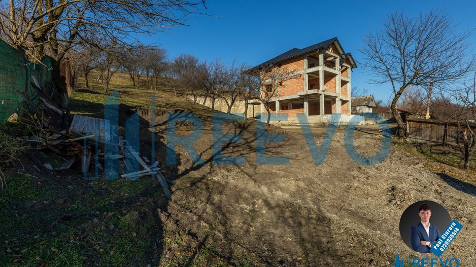 Pensiune/Vilă la roșu P+E+M în Sărata - Poză 35