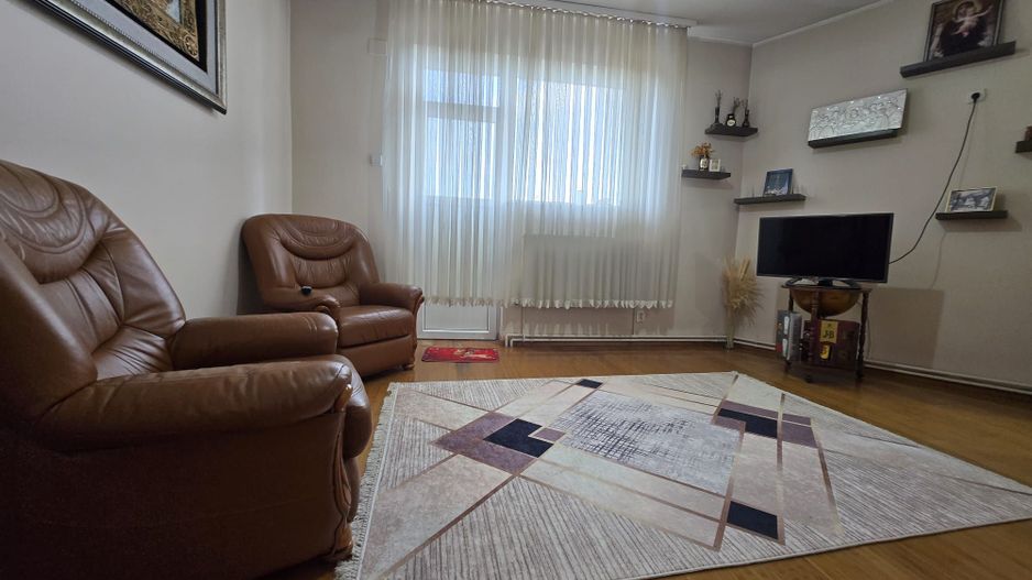 De vanzare-Vila spatioasa cu gradina si foisor-oaza de liniste - Poză 9