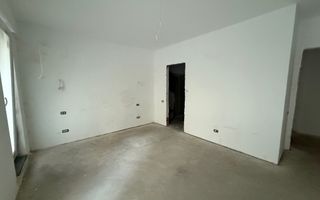 Apartament 4 Camere de Vanzare - Poză 2