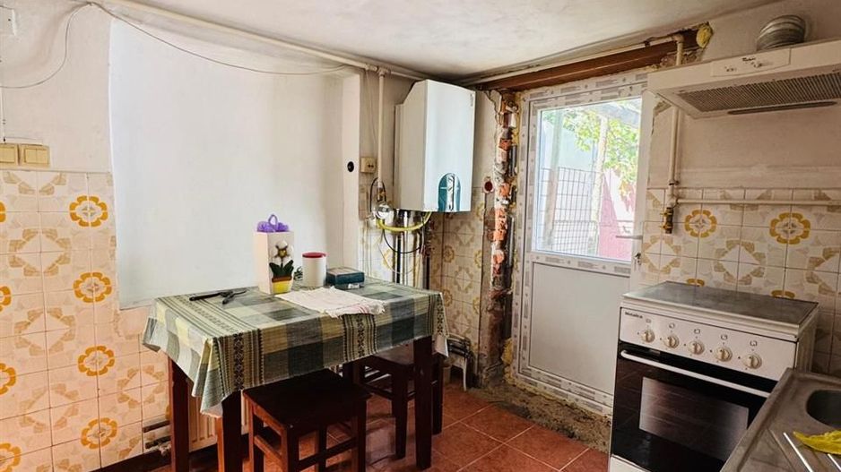 Casa singur in curte Iosia - Poză 9