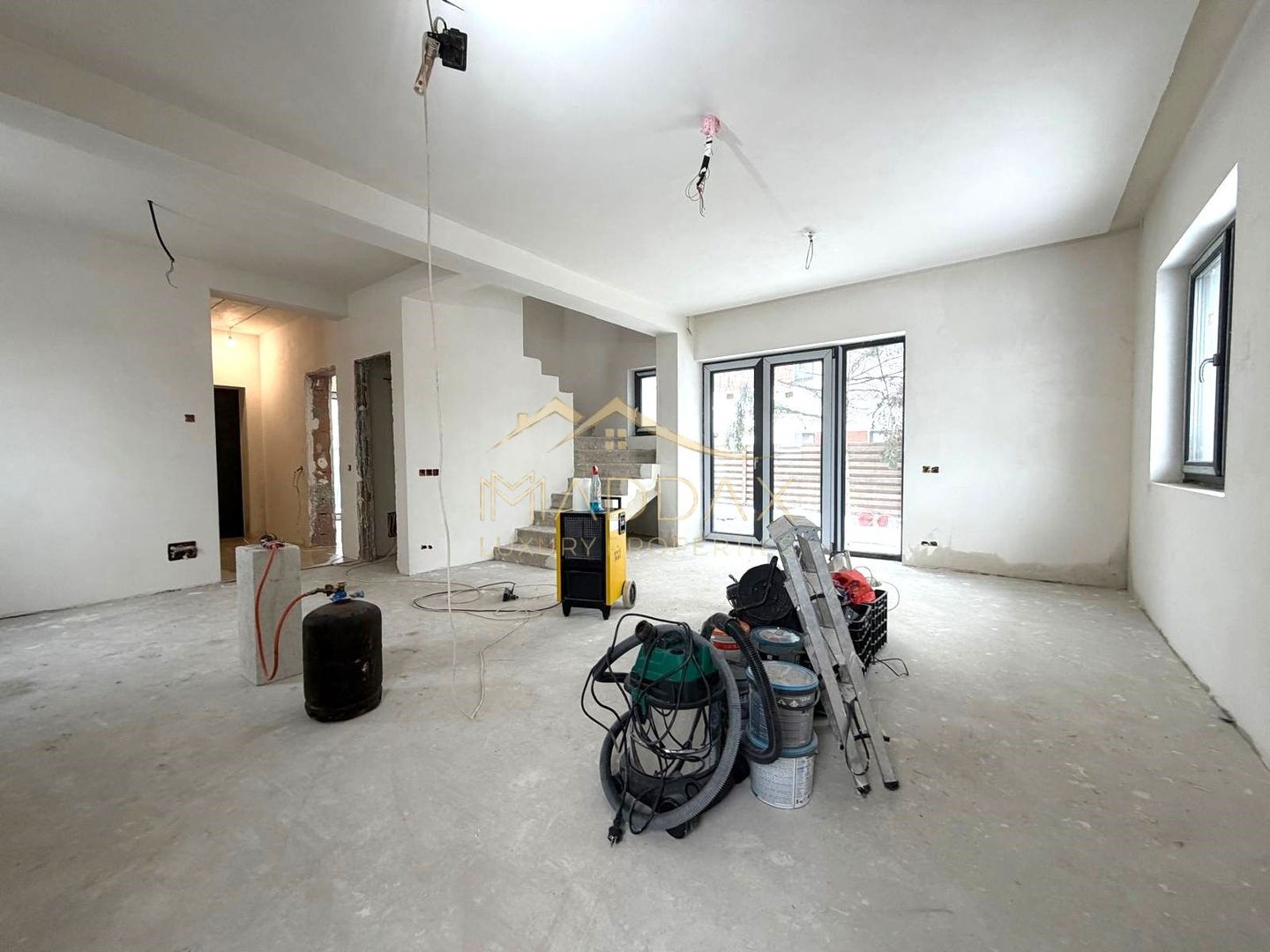 Vila moderna 6 camere // 190mp // teren 300mp // Tunari - Poză 5