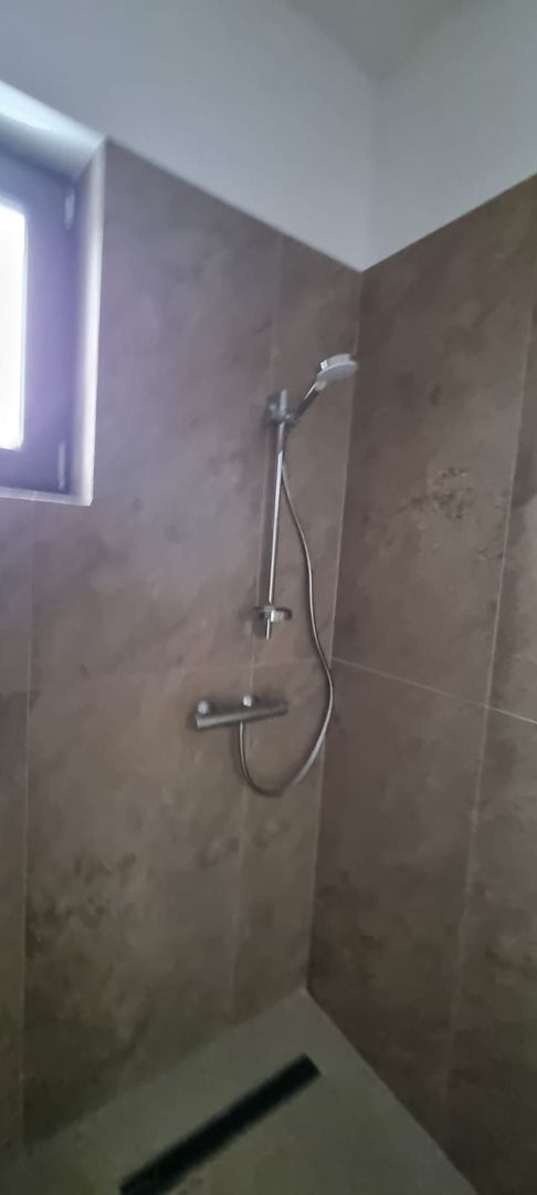 Reședință Modernă cu Finisaje Distinse - Poză 11