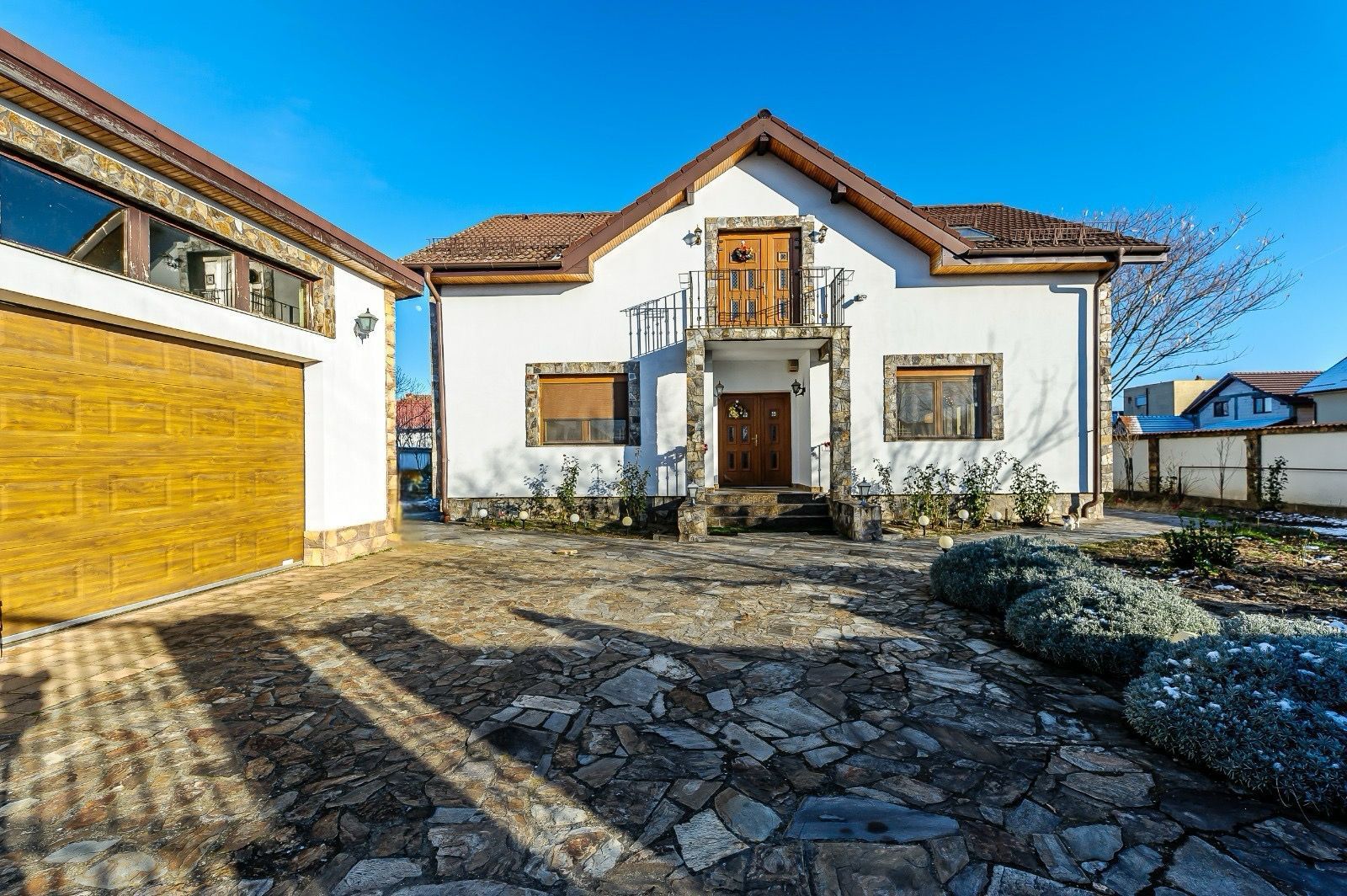 Vilă modernă 6 camere - Bujac - Poză 1