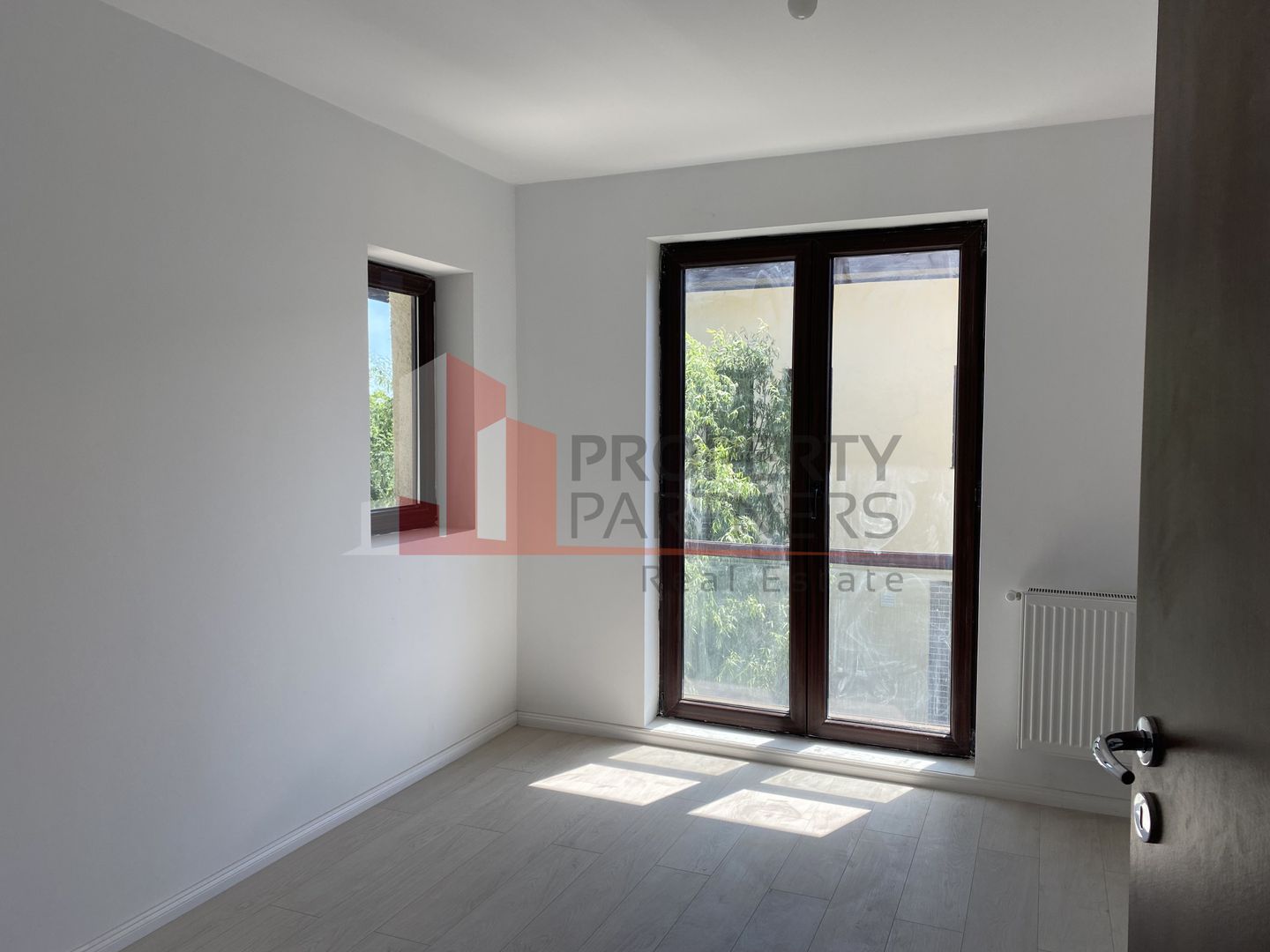 Proprietate pe marginea lacului, vila impresionanta. - Poză 14