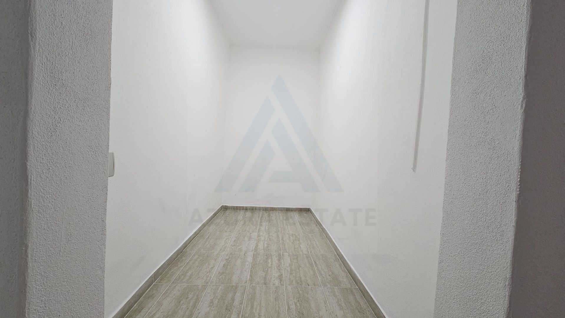 Spațiu Comercial Ultracentral  Zona 9 Mai  Trafic Pietonal Intens - Poză 8