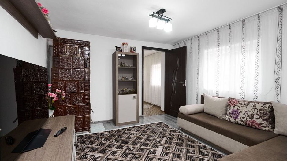 Casa  + anexa în Com.  Petresti, Sat Gherghesti - Dambovița - Poză 3