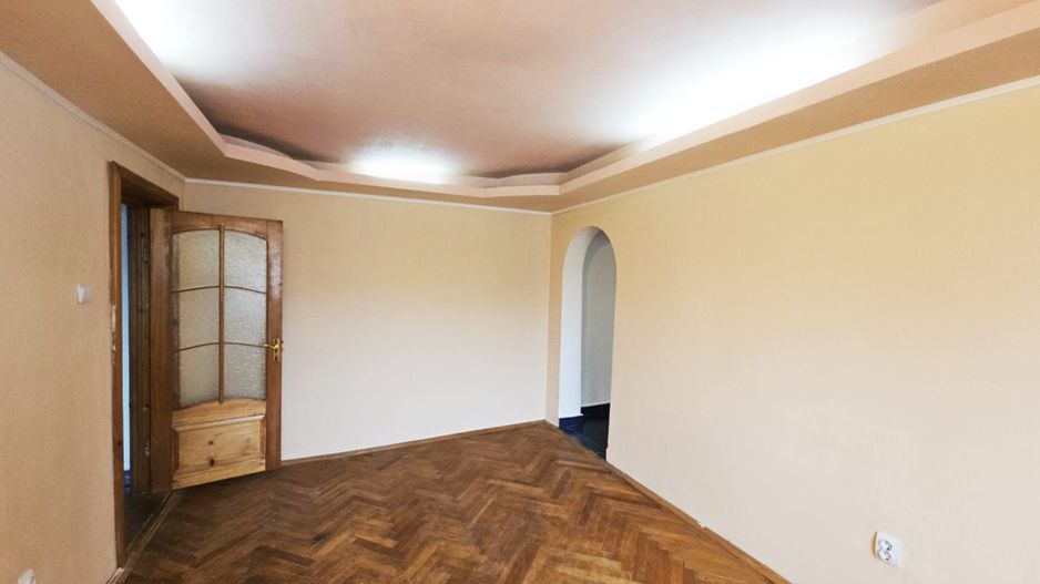 Apartament cu 2 camere, etaj 4, VASLUI zona CENTRU; - Poză 1
