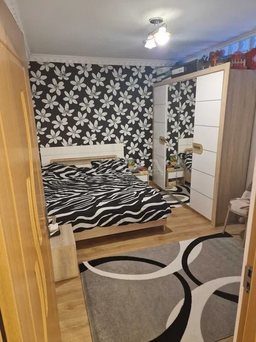 Apartament cu 3 camere in zona centrala - Poză 5