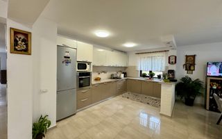 Casă Spațioasă de Vânzare în Ghimbav | Două Apartamente | Teren 579 mp - Poză 15