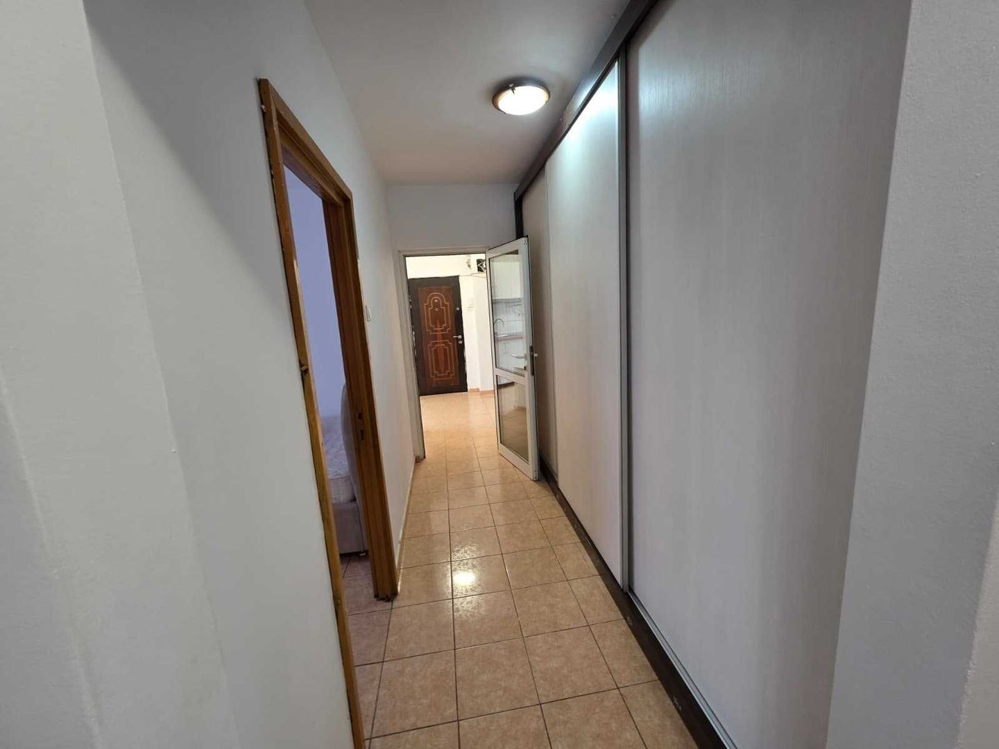 3 camere spatioase, AC, dressing generos, zona linistita Titan - Poză 4