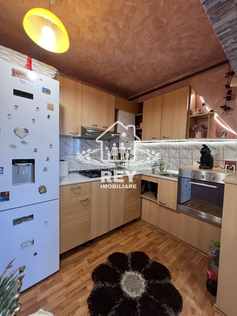 De vanzare- Apartament 3 camere str Luptei - Poză 2