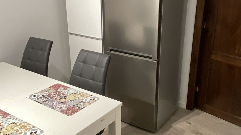 Apartament modern cu 3 camere cu centrala proprie, Teiul Doamnei - Poză 3
