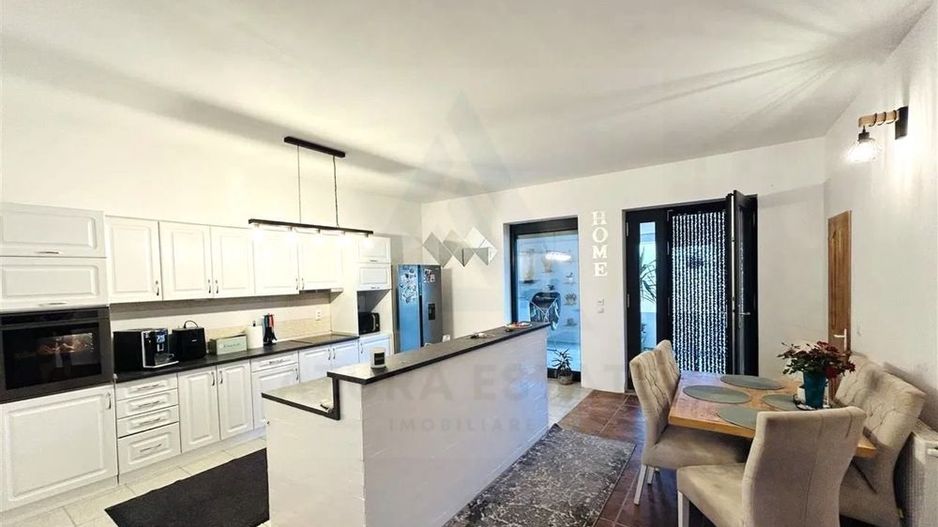 Casă 180 mp utili teren 710 mp panouri solare si hala in Sura Mare - Poză 2