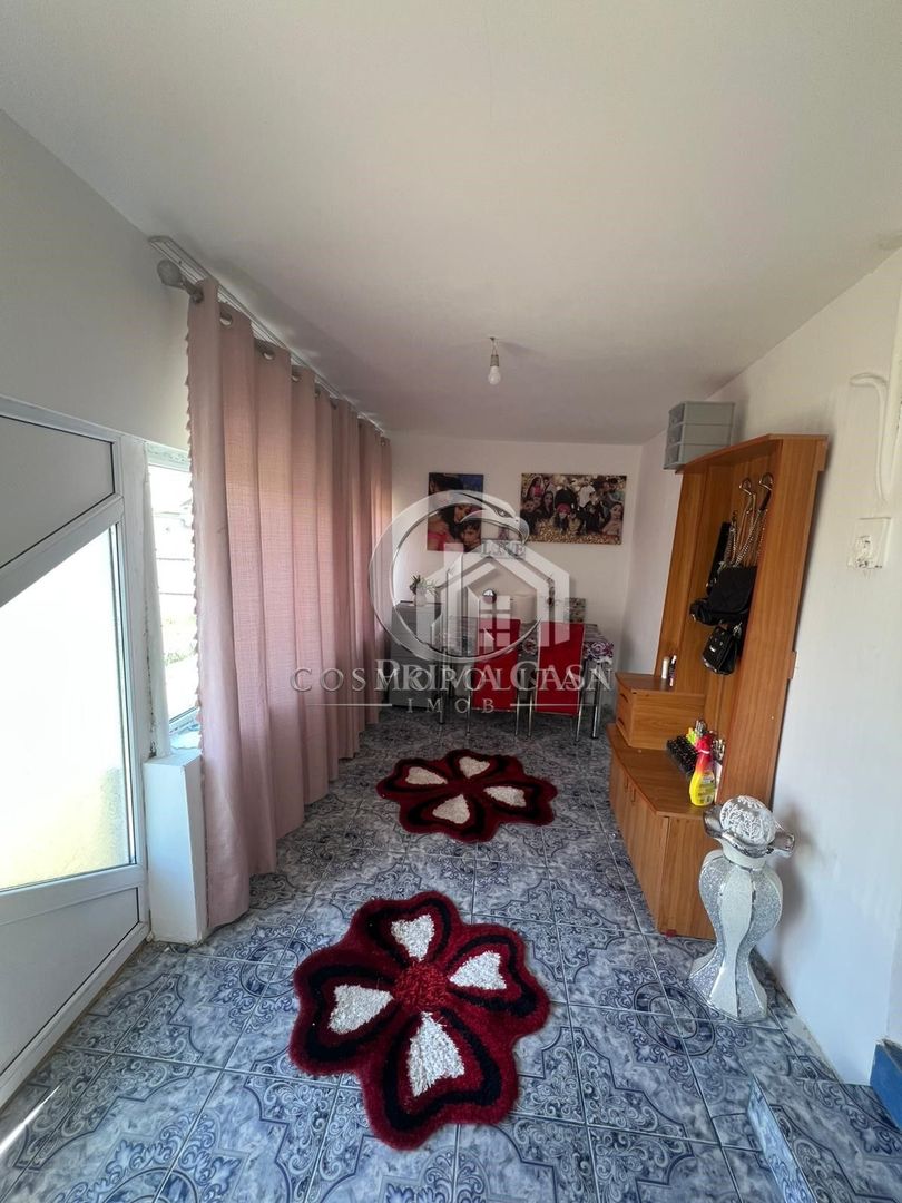 Casa si teren in comuna Mihailesti SC=100mp teren=820mp Pret: 28.000 neg. - Poză 5