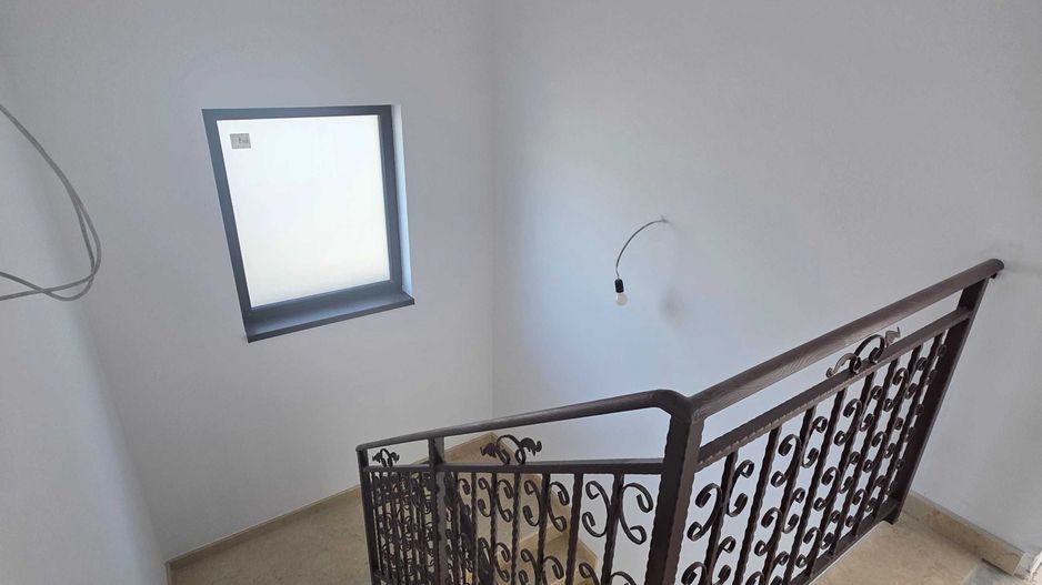 Casă P+1E modernă, situată în zona Damila-Selgros. - Poză 6