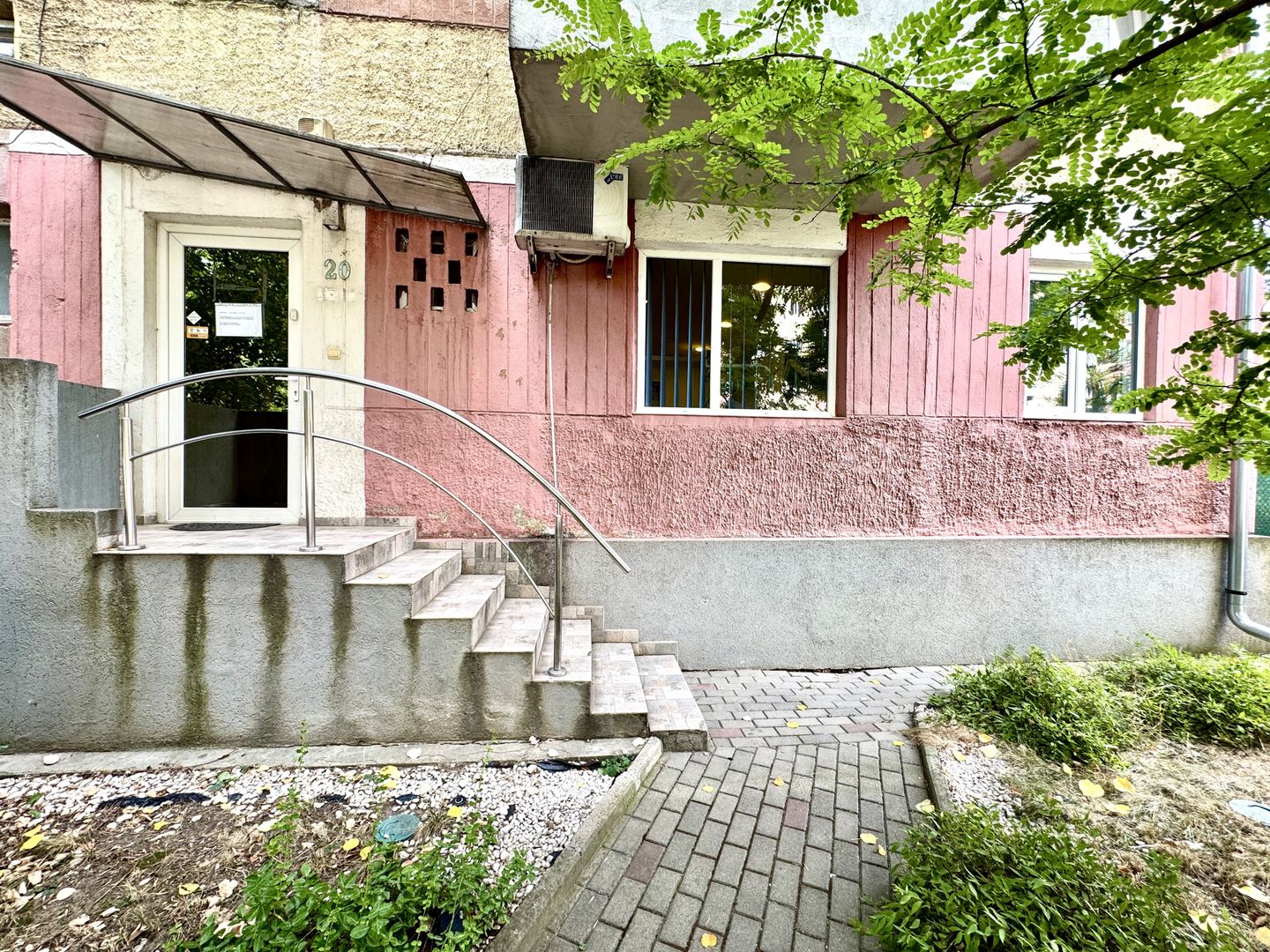 Cabinet stomatologic cu tradiție 20+ ani - dotat si funcțional - Poză 23