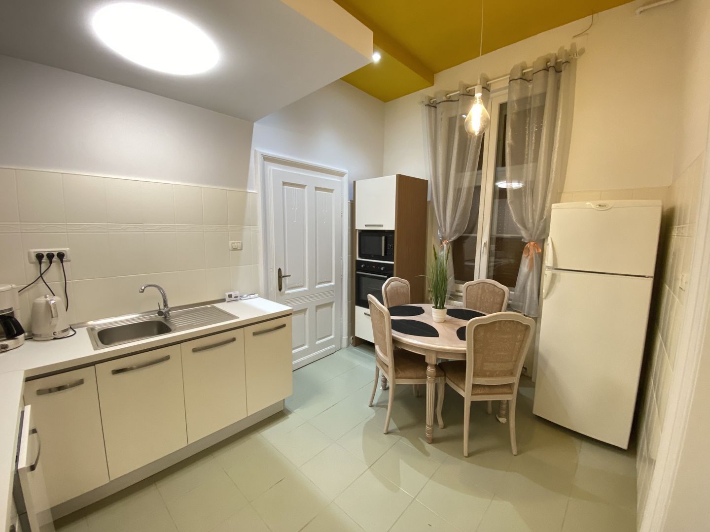 Cladire Istorica, 4 camere, 134 mp, Renovat, Zona Sinaia, Comision 0% - Poză 8