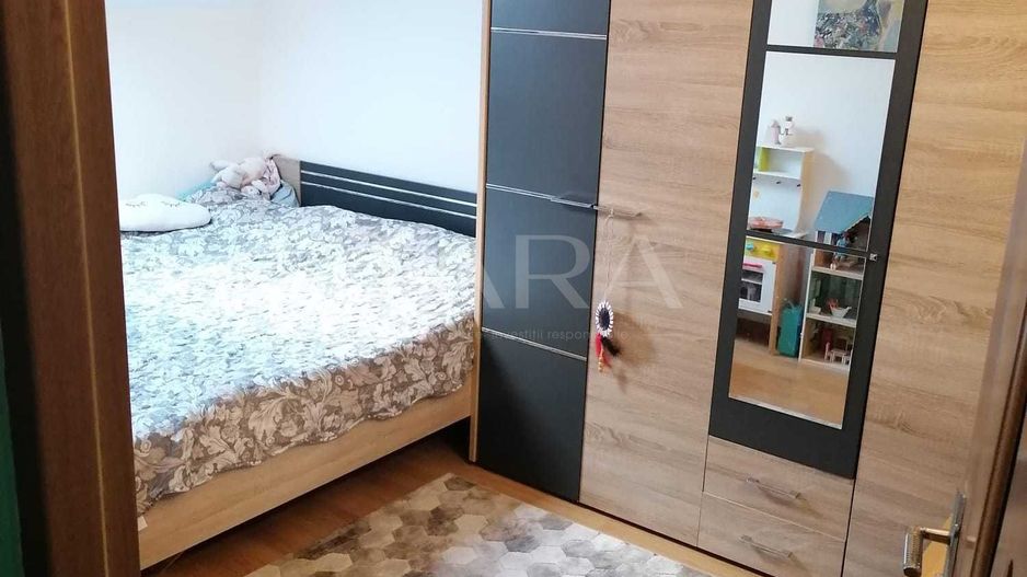 Apartament 70 mp, scara interioară, curte, parcare și boxă, mobilat. - Poză 7