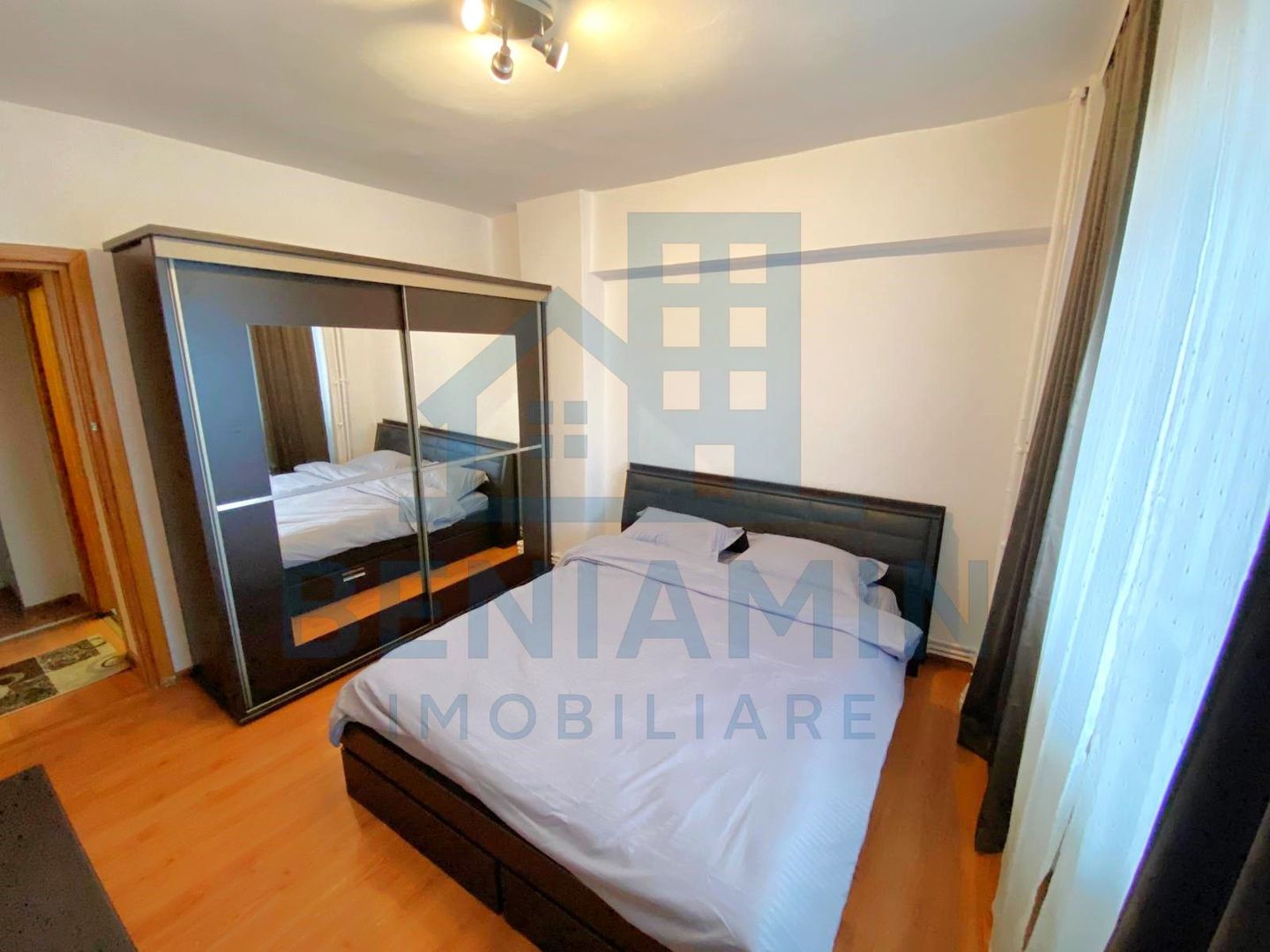 Apartament 3 camere decomandat ultracentral vizavi de Universitate - Poză 4