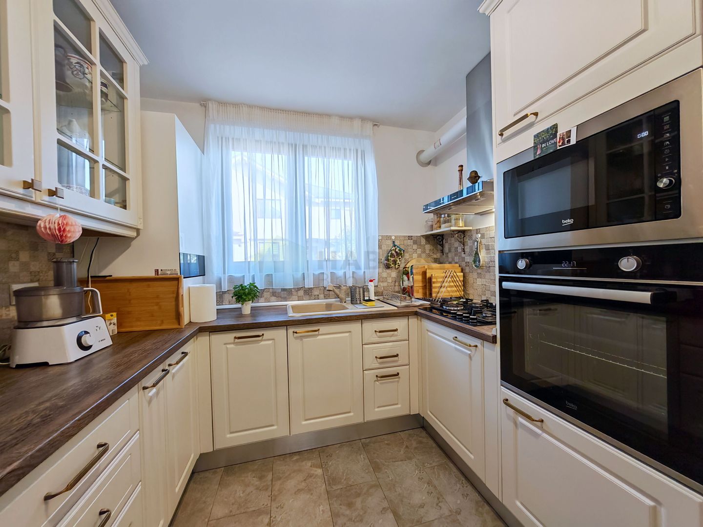 Prima inchiriere, vila cocheta, cu accente exotice - Poză 19