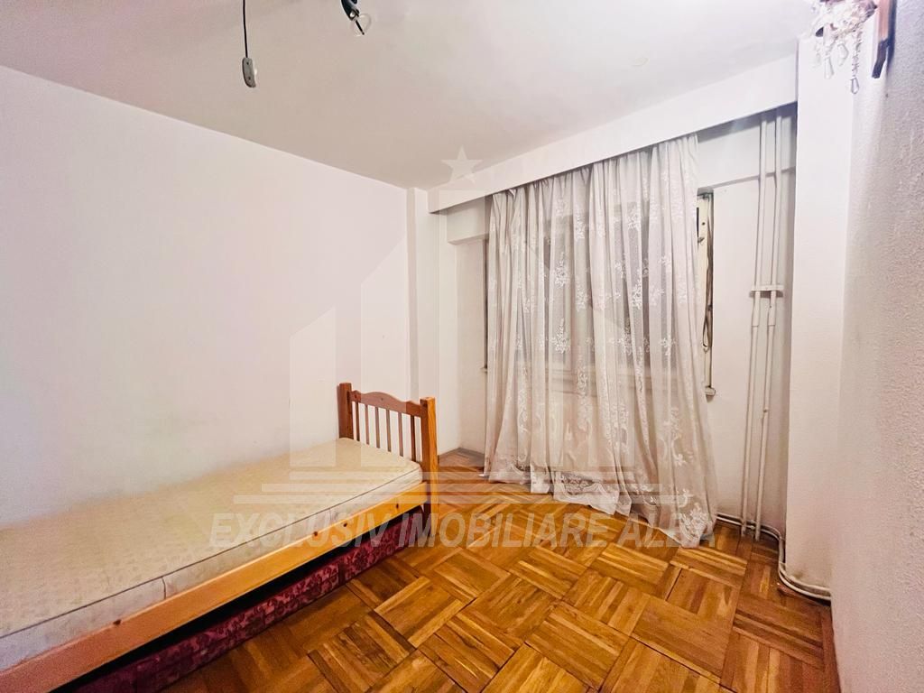 Apartament cu 3 camere decomandate, Cetate - Poză 3