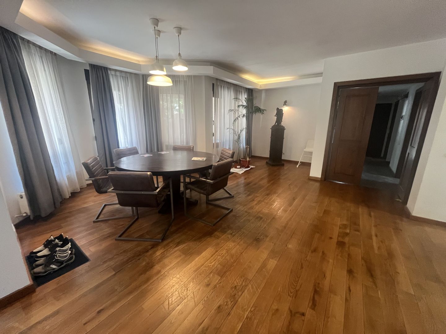 ANDRONACHE | Vila 4 Camere | Garaj  | Curte Verde | Ciubar & BBQ - Poză 6