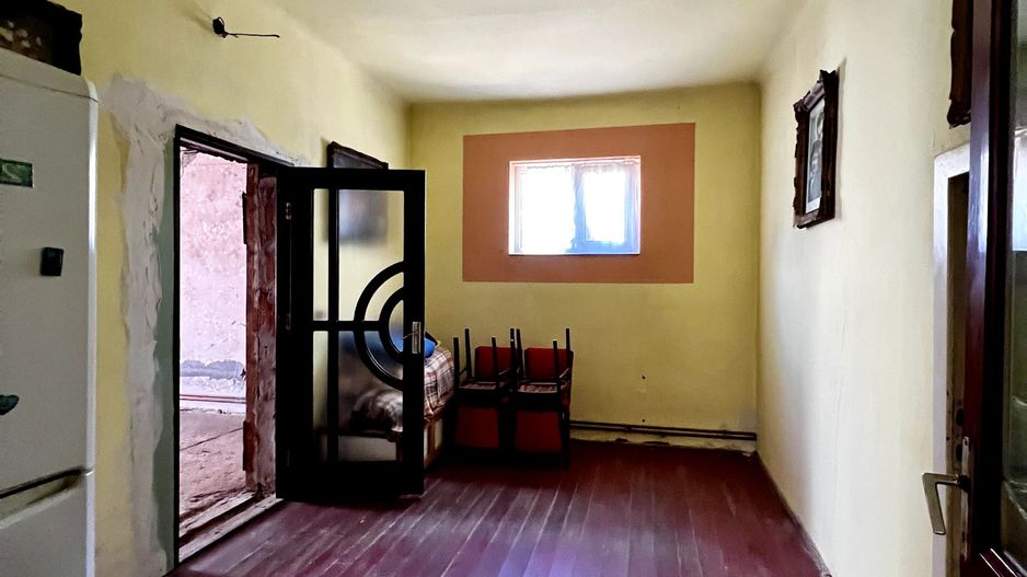 Casa in Tinca, centrala, 3 camere cu strada asfaltata - Poză 6