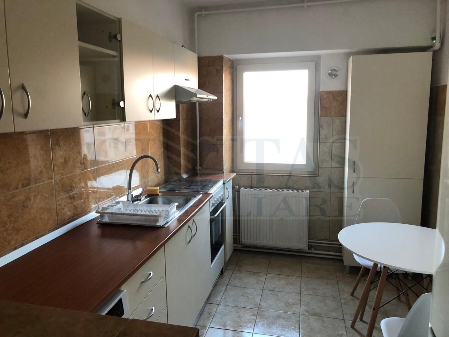 Inchiriez apartament 2 camere decomandat, strada Dunarii - Poză 1