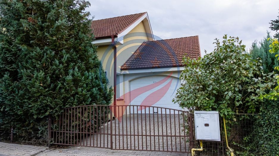 Vila superba cu cinci camere zona centrala - Poză 3