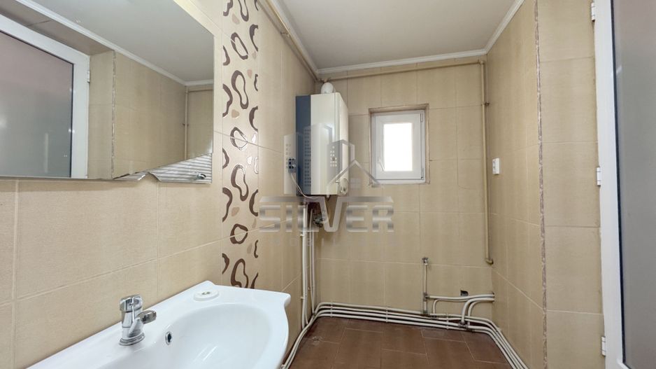 Casa cu curte comuna la 5 minute de Vivo! - Poză 6