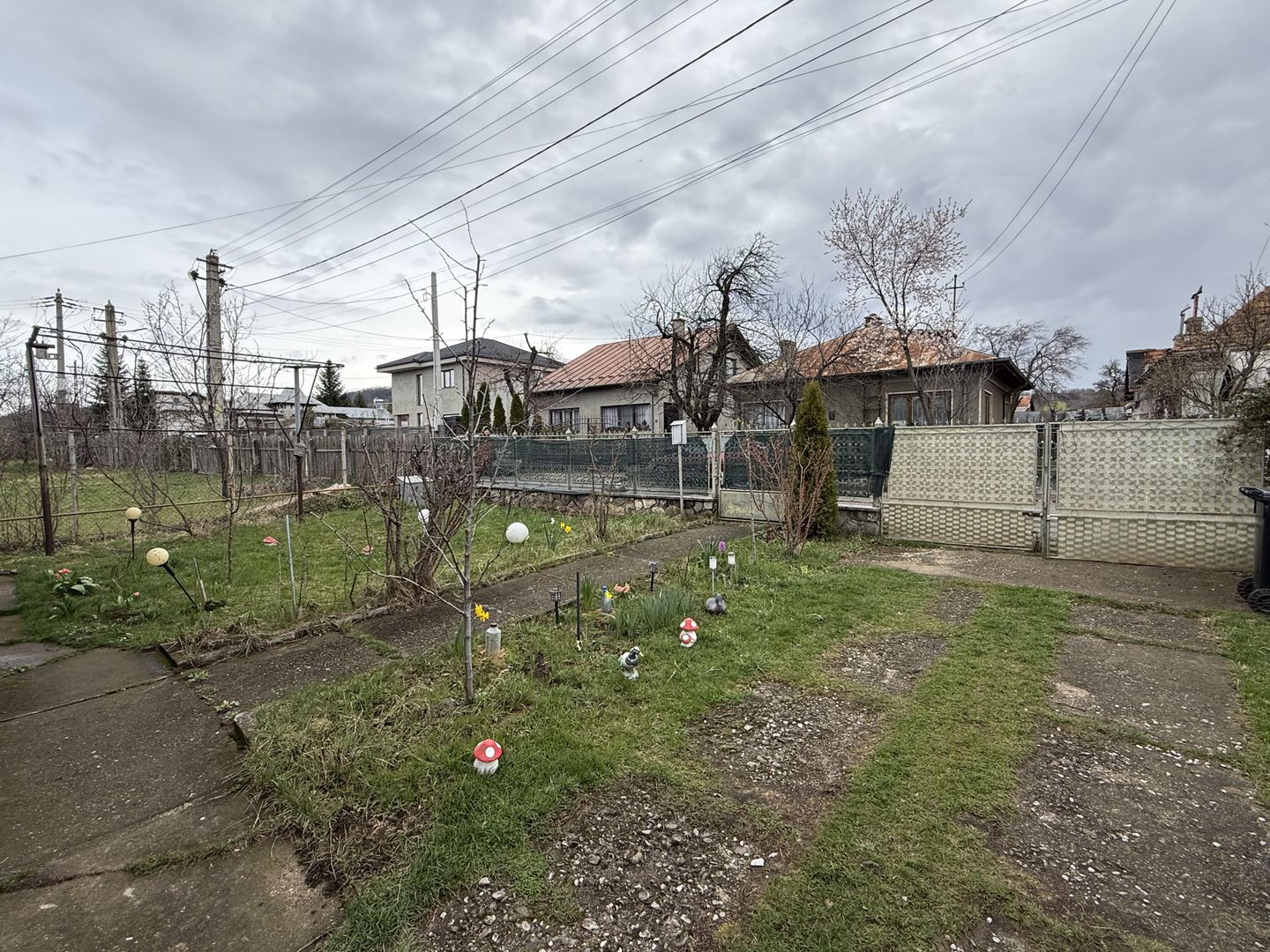 Casă corp C1 84mp + casă corp C2 51mp+garaj+ grădină și teren 889mp - Poză 22