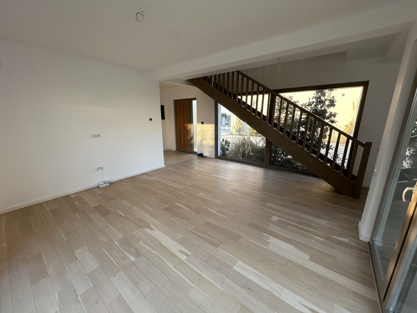 Casa cu 5 camere - Dumbarvita - Poză 2