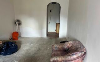 BRASADAS vinde garsoniera pe Ostrovului 25mp la parter. - Poză 1