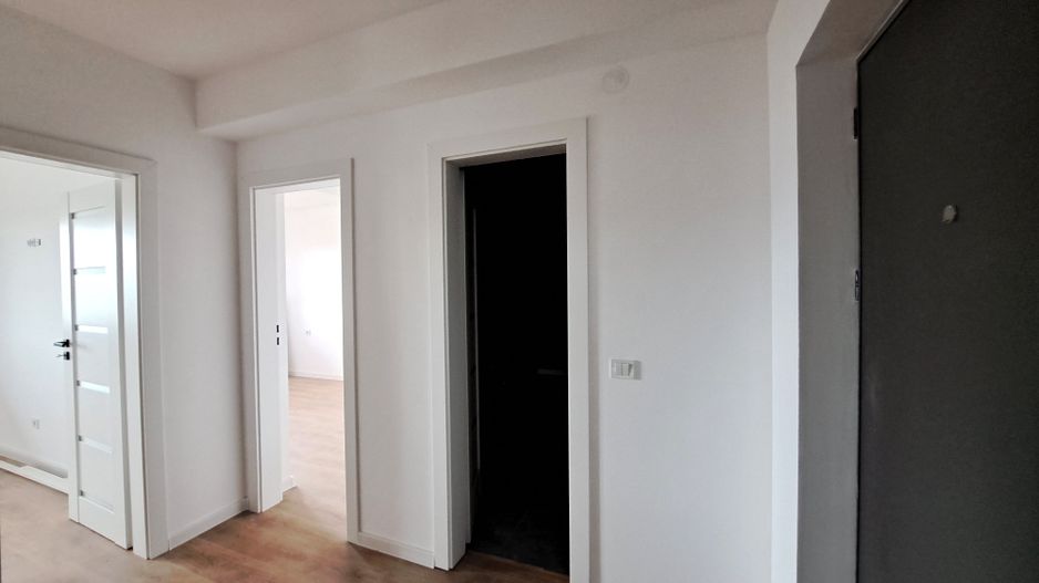 Apartament 3 camere, 2 bai, balcon mare - Sibiu - Poză 1