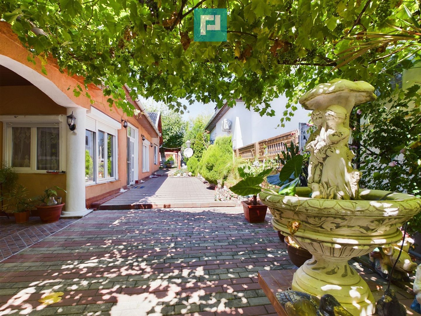 Casă stil conac pe drumul Cetății - Șiria - Poză 5