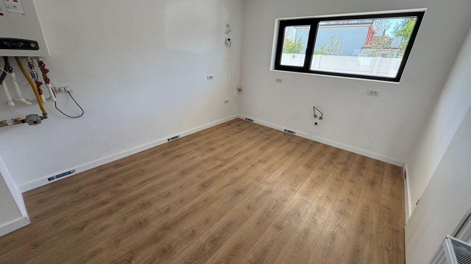 Vile 4 camere Tunari, Zona f buna, asfalt - Poză 14