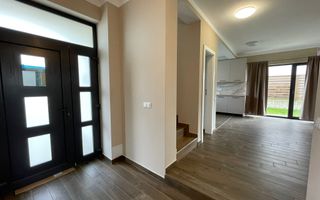 Casă / Vilă cu 4 camere de închiriat - Dezmir - Poză 3