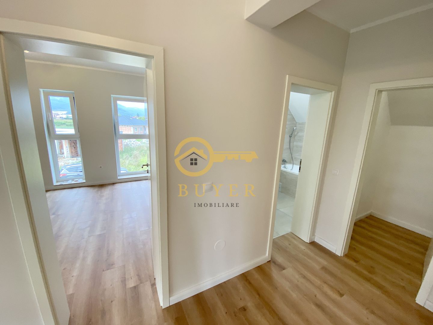 Casa intabulata, finisata LA CHEIE- Talmaciu, zona cu peisaj superb - Poză 19