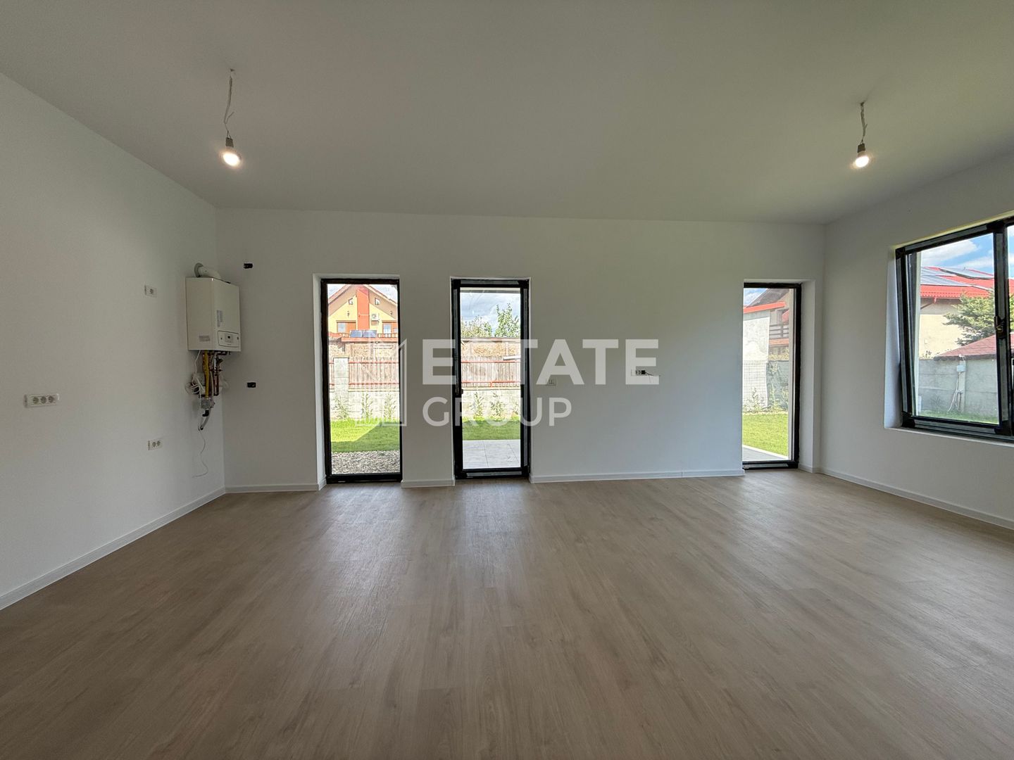 Duplex Mosnita Noua-finisat, curte amenajata - Poză 4