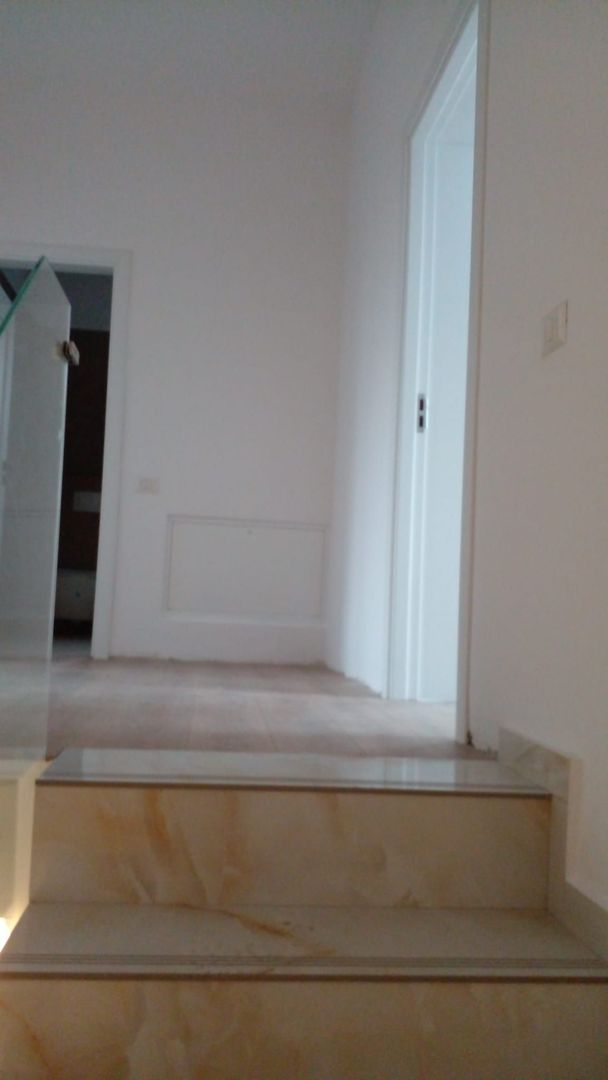 Reședință Modernă cu Finisaje Distinse - Poză 10