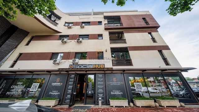 Apartament 3 camere, complet mobilat, decomandat, etaj intermediar - Poză 2