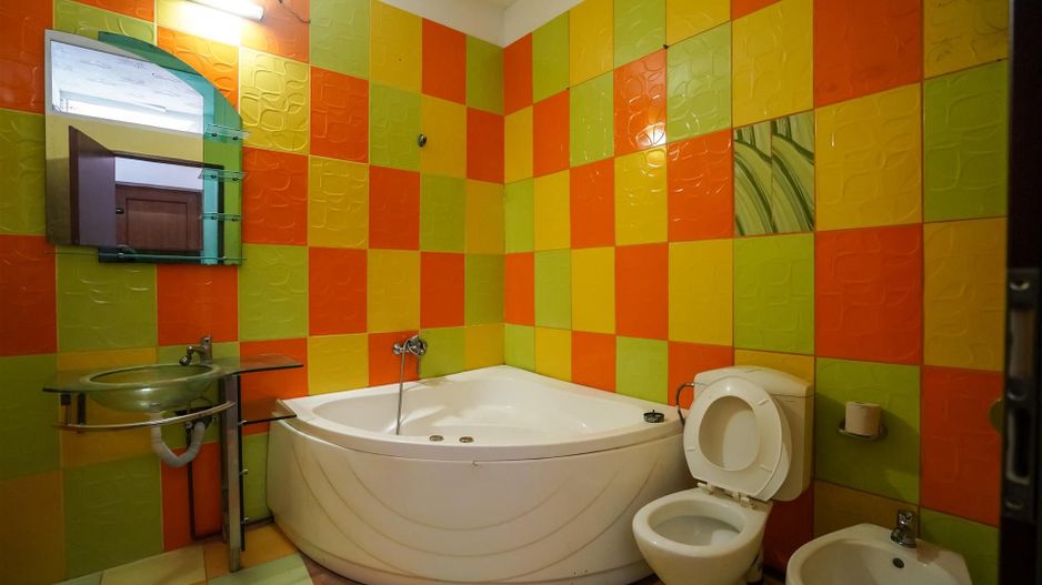 CASA LA CURTE COMUNA ZONA CENTRALA - Poză 7