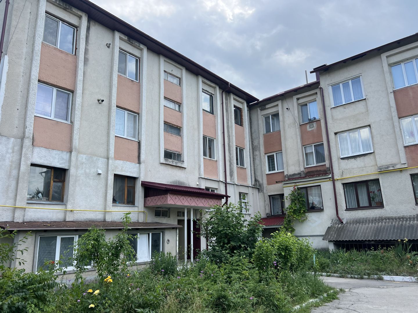 Apartament cu 3 odăi în Ialoveni - Poză 2
