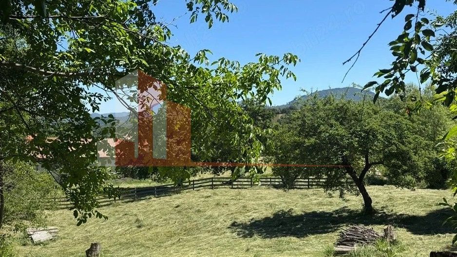 Teren intravilan 1.000 mp în Bran–Sohodol, vedere la munți Bucegi - Poză 2